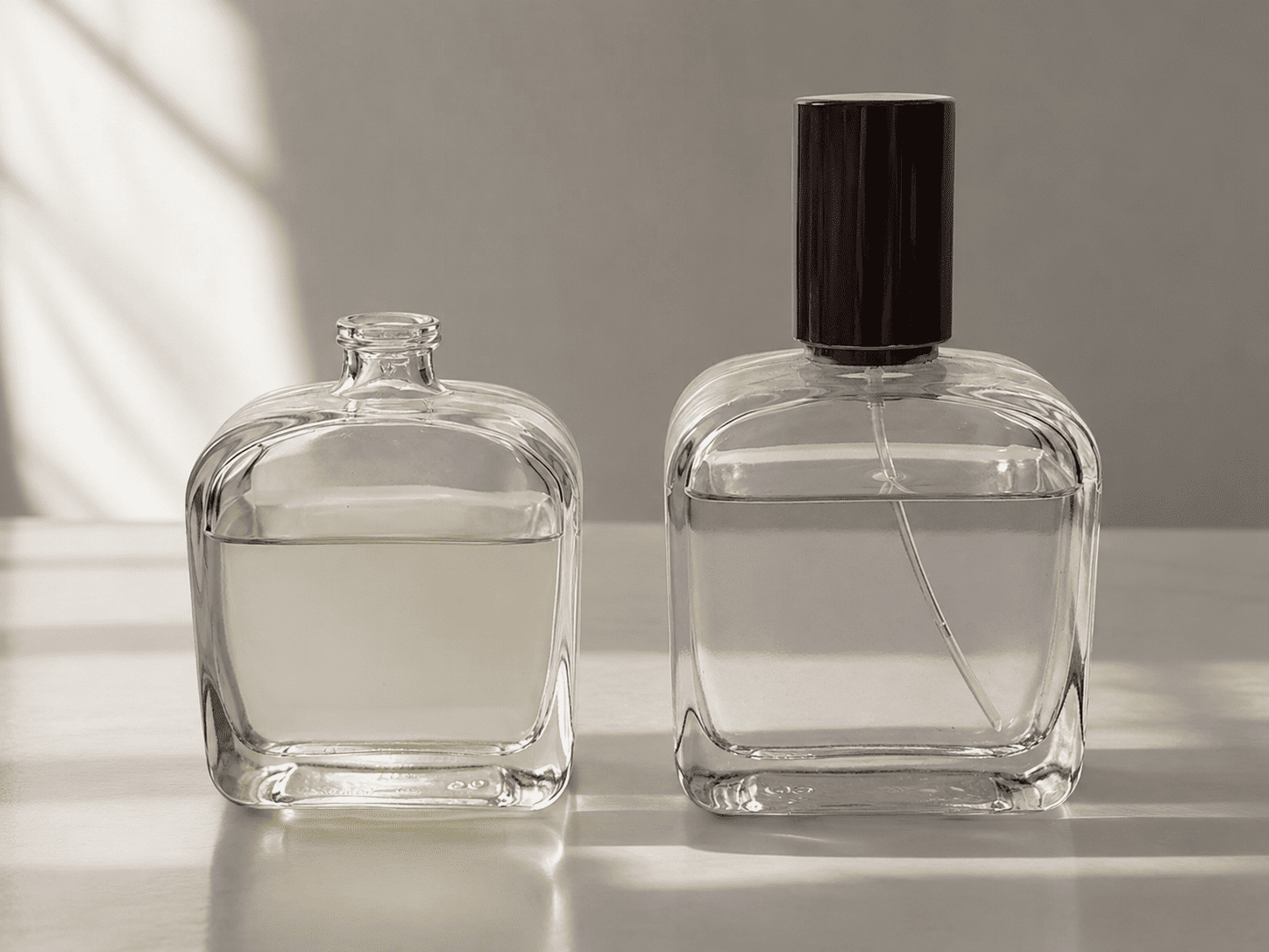 Frasco de perfume artesanal ao lado do MaceraEasy